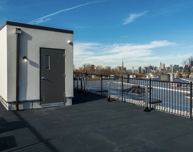 228 Kingsland Avenue - Photo Thumbnail 9