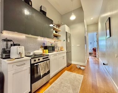 228 Kingsland Avenue - Photo Thumbnail 8