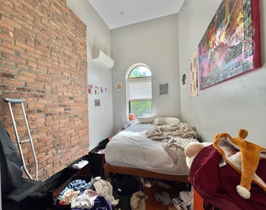 228 Kingsland Avenue - Photo Thumbnail 1