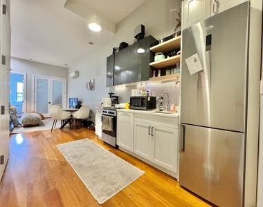 228 Kingsland Avenue - Photo Thumbnail 3