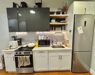 228 Kingsland Avenue - Photo Thumbnail 5
