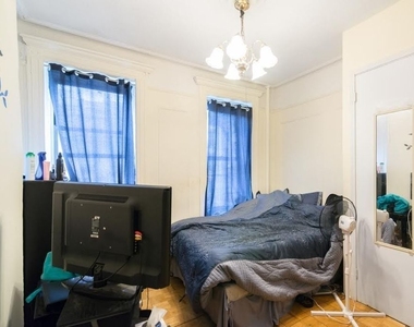 Incridible 2 Bed!! Prime Saint Marks Pl loc!!  - Photo Thumbnail 4