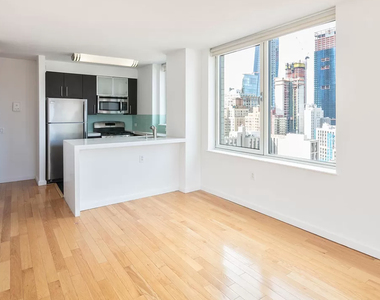 West 37th Street - Photo Thumbnail 1