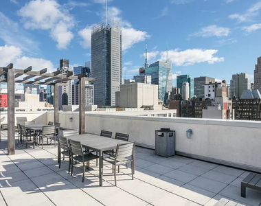 West 37th Street - Photo Thumbnail 5