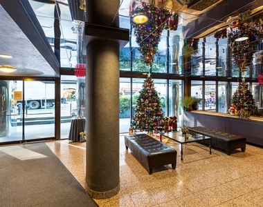 220 East 60th Street - Photo Thumbnail 4