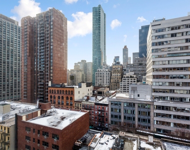 220 East 60th Street - Photo Thumbnail 6