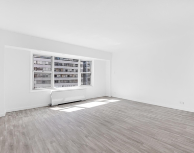 220 East 60th Street - Photo Thumbnail 2