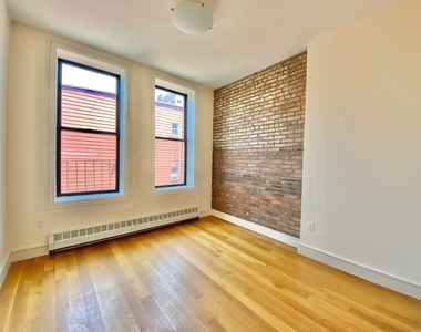 293 Irving Avenue - Photo Thumbnail 7