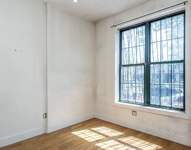 12 Underhill Avenue - Photo Thumbnail 1