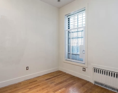 12 Underhill Avenue - Photo Thumbnail 3