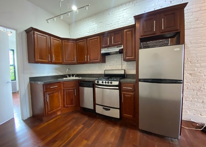 194 Humboldt St - Photo 1