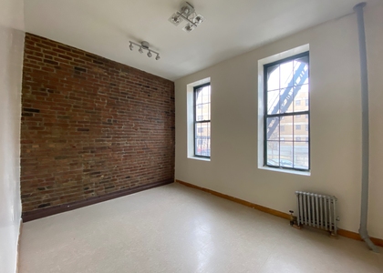 206 Scholes Street - Photo 1