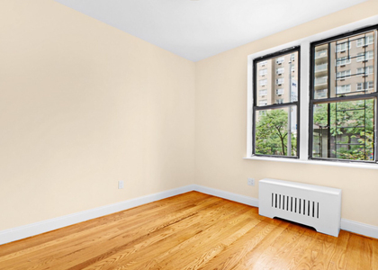 212-14 East73rd street nyc, Ne - Photo 1