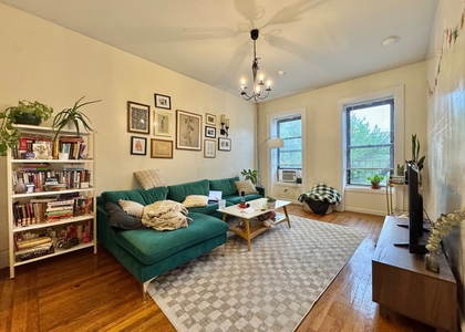 142 Scholes Street - Photo 1