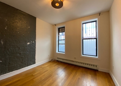 208 Evergreen Avenue - Photo 1