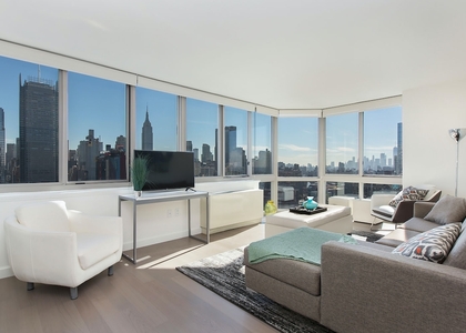 2 Bedrooms, Hell's Kitchen Rental in NYC for $5,725 - Photo 1
