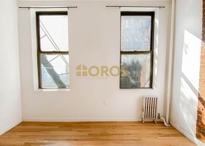 E 10th St - Photo 1