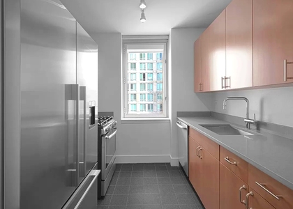West 42nd Street - Photo 1
