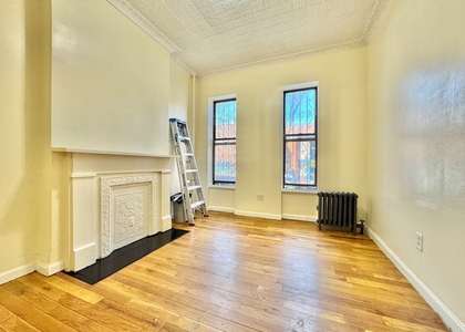 81 Underhill Ave - Photo 1
