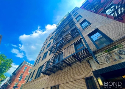 218 West 10th Street - Photo 1