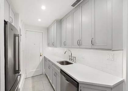 West  87  Street  - Photo 1