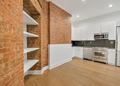 Madison Avenue - Photo 1
