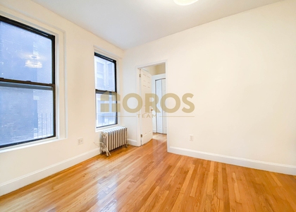 700 E 9th St - Photo 1