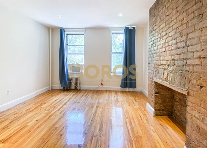 E 10th St - Photo 1