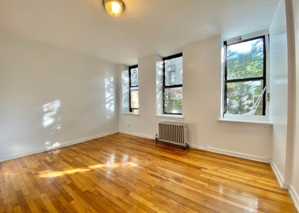 100 Broadway - Photo 1