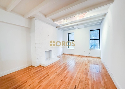 E 10th St - Photo 1
