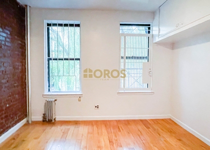 533 E 5th St - Photo 1