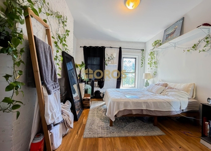 E 10th St - Photo 1