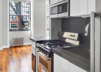 2 Bedrooms, Sutton Place Rental in NYC for $4,695 - Photo 1
