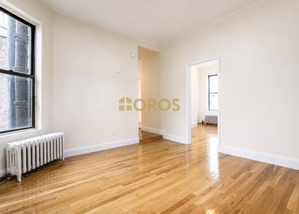 700 E 9th St - Photo 1
