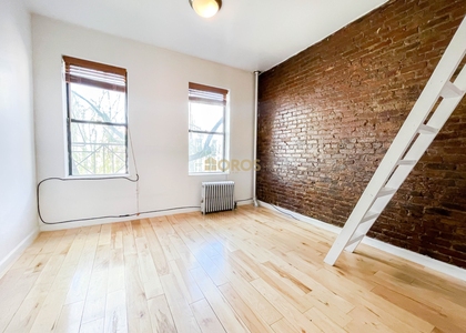 E 5th St - Photo 1