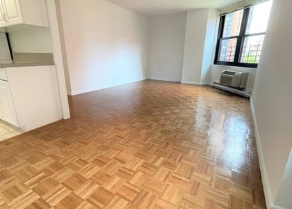 2 Bedrooms, Yorkville Rental in NYC for $4,395 - Photo 1