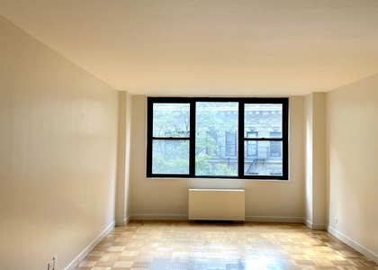 East 49th Street - Photo 1