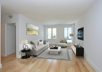 2 Bedrooms, Hell's Kitchen Rental in NYC for $5,592 - Photo 1