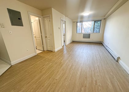 141-33 Pershing Crescent - Photo 1