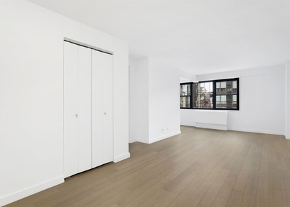 East 39th street - Photo 1