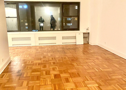 East 55th Street - Photo 1