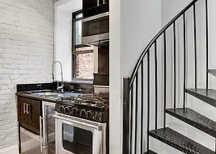 438 West 52nd Street - Photo 1