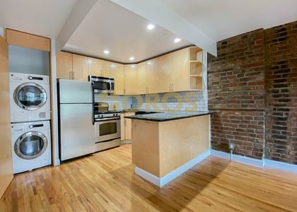  E 11th St - Photo 1