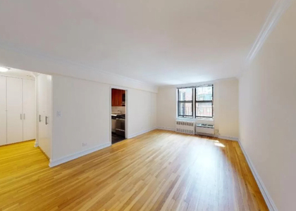 305 West 13th Street - Photo 1