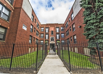 2 Bedrooms, South Shore Rental in Chicago, IL for $1,180 - Photo 1