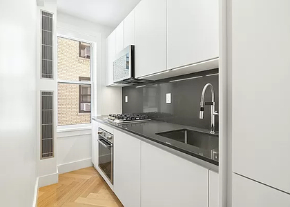 2 Bedrooms, Gramercy Park Rental in NYC for $6,100 - Photo 1