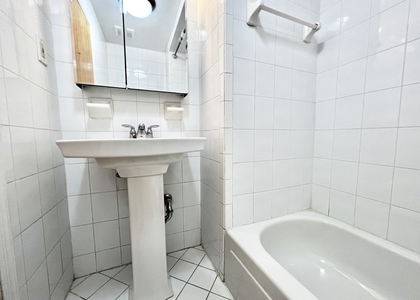 1 Bedroom, Yorkville Rental in NYC for $2,995 - Photo 1
