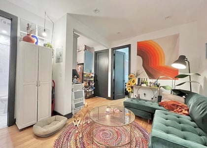921 Gates Avenue, Brooklyn - Photo 1