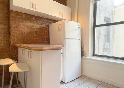 2 Bedrooms, Yorkville Rental in NYC for $2,900 - Photo 1