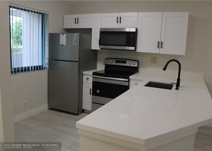2 Bedrooms, Oakwood Rental in Miami, FL for $2,100 - Photo 1